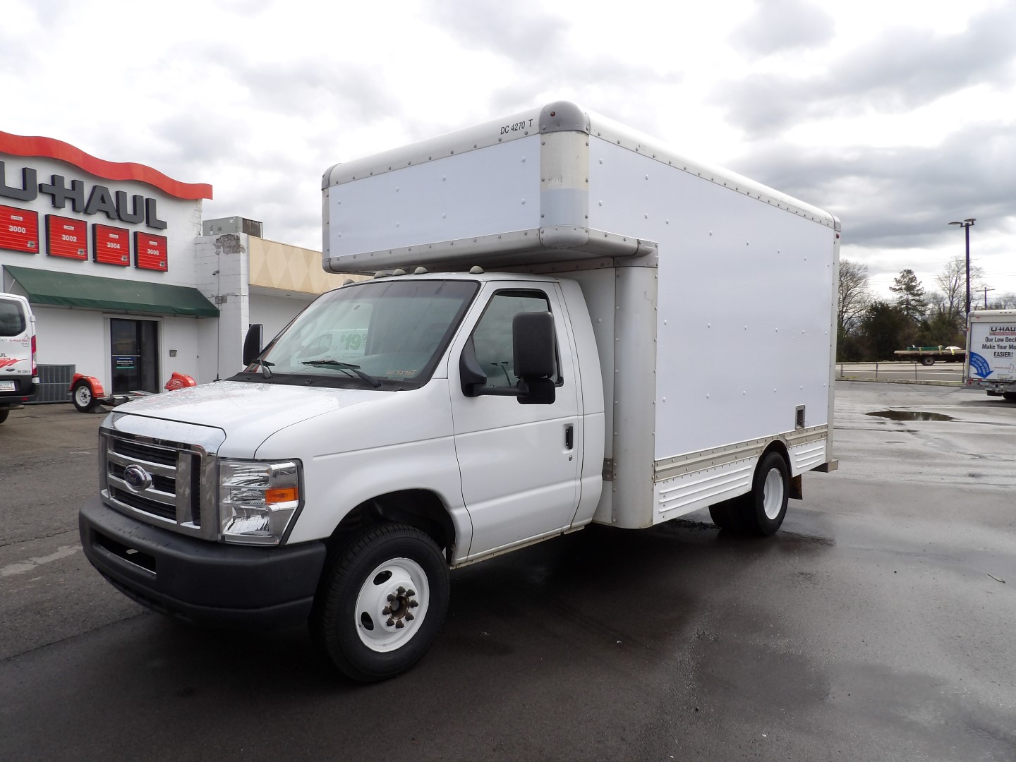 Camion usagé avec fourgon 2008 14 pi à vendre