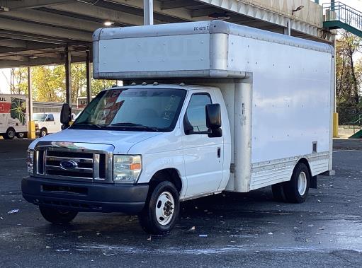 Camión con caja de 200814 ft usado a la venta