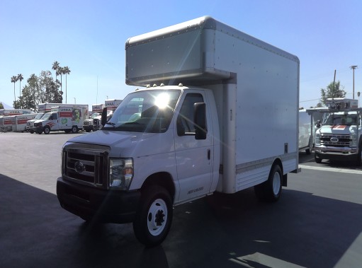 Camión con caja de 201214 ft usado a la venta