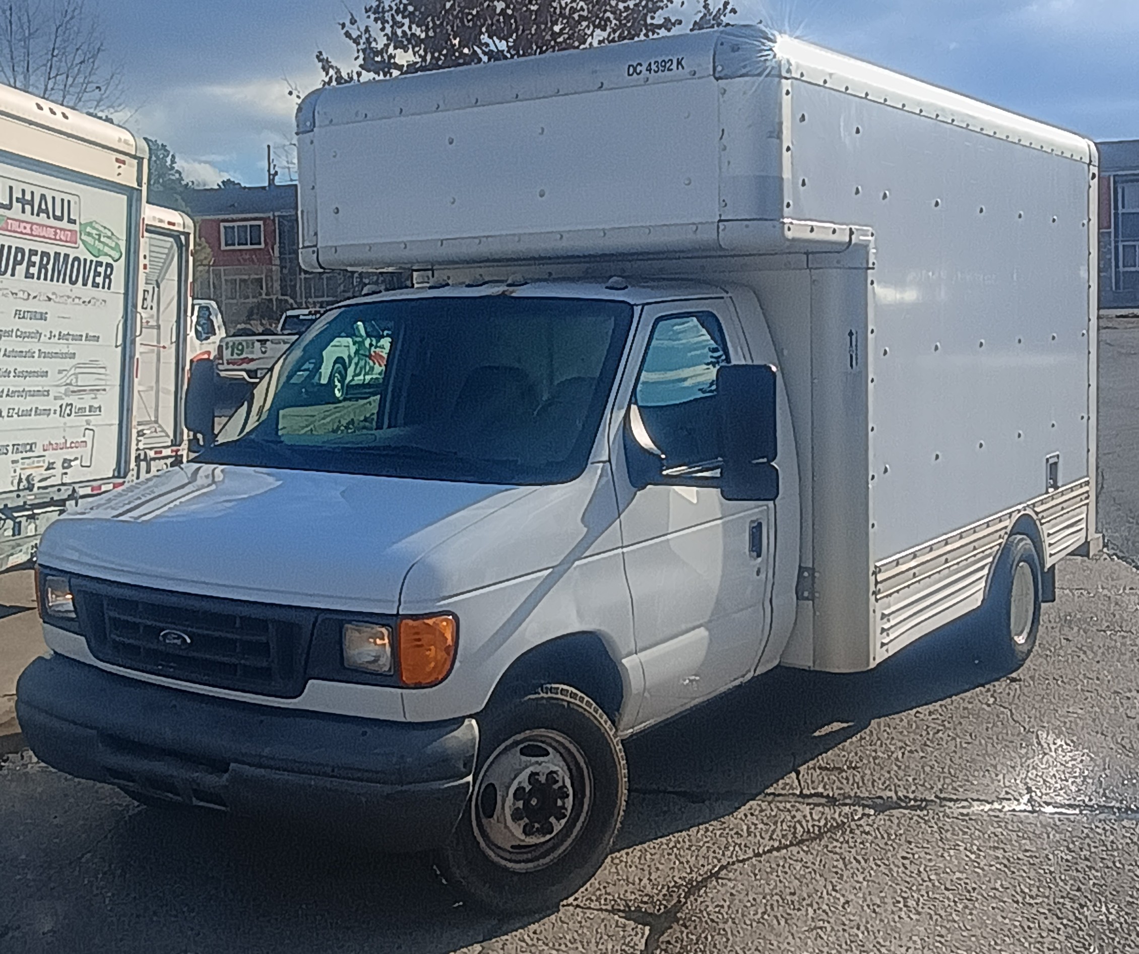 Camion usagé avec fourgon 2007 14 pi à vendre