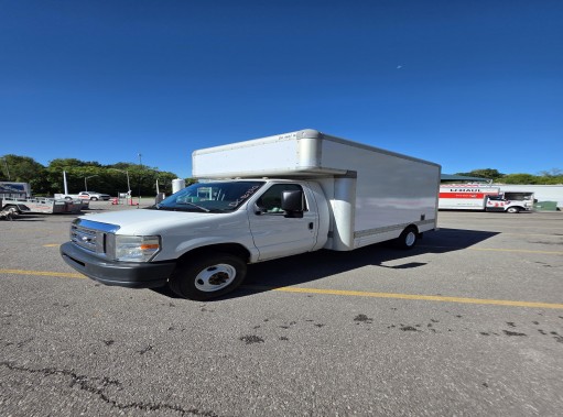 Camion usagé avec fourgon 2012 14&nbsp;pi à vendre