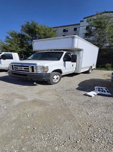 Camión con caja de 201214 ft usado a la venta