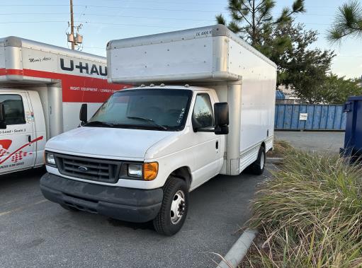 Camion usagé avec fourgon 2006 14 pi à vendre