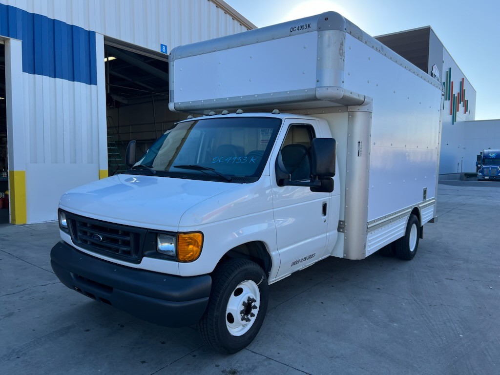 Used 2007 14 ' Box Truck for sale