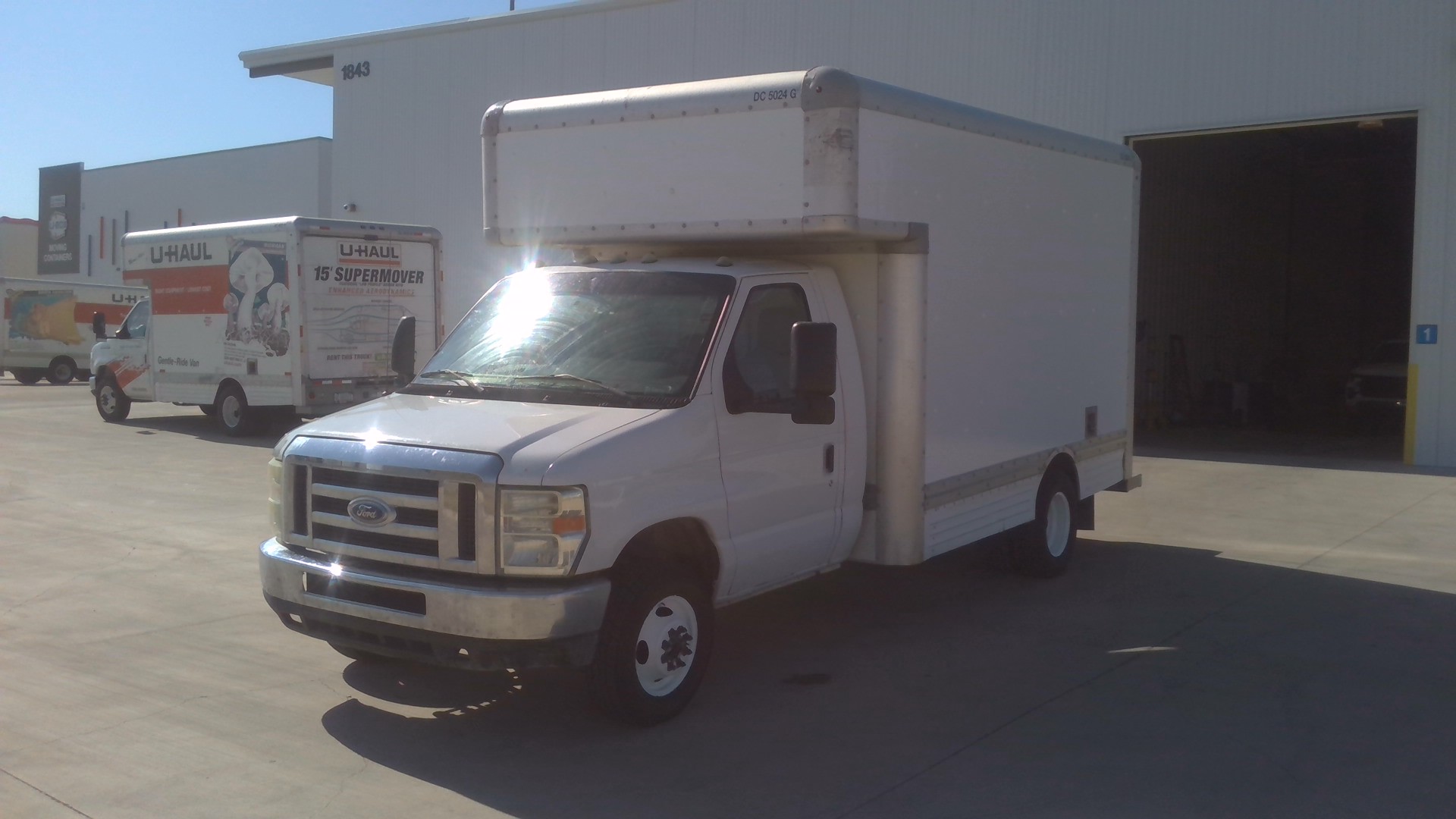 Camión con caja de 201214 ft usado a la venta