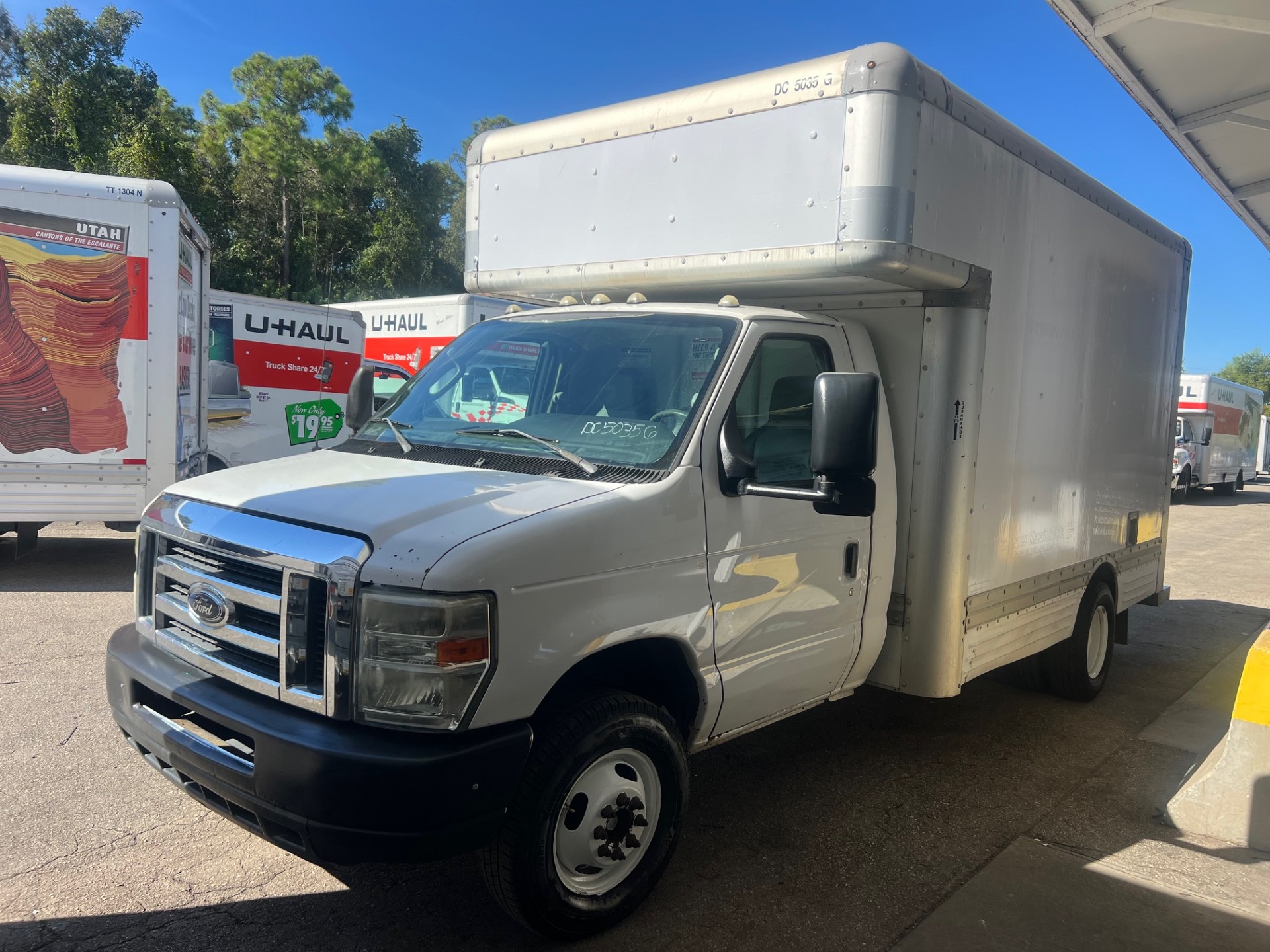 Camion usagé avec fourgon 2012 14&nbsp;pi à vendre