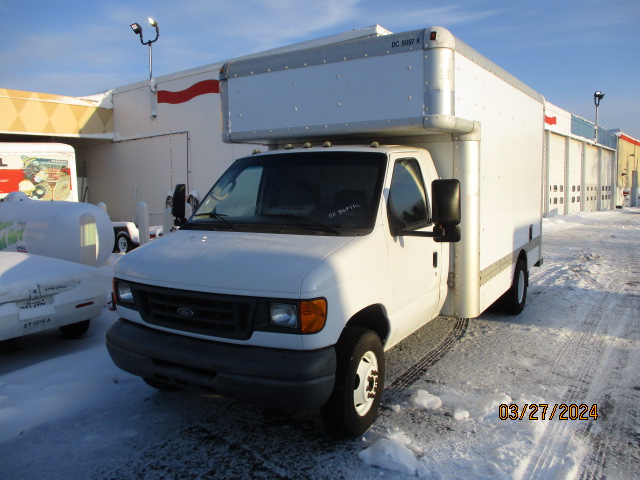 Camion usagé avec fourgon 2007 14 pi à vendre