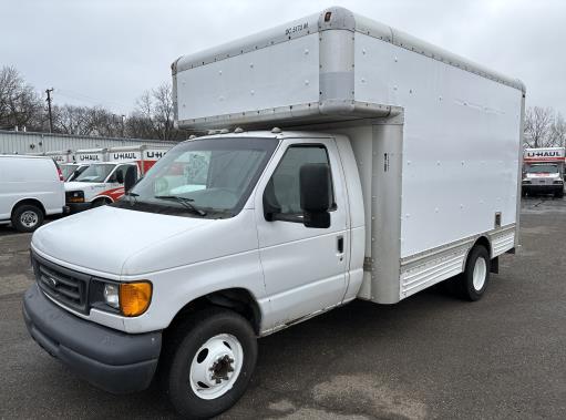 Camion usagé avec fourgon 2006 14 pi à vendre