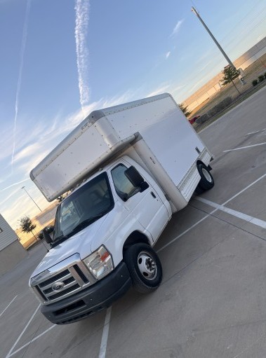 Camion usagé avec fourgon 2012 14&nbsp;pi à vendre