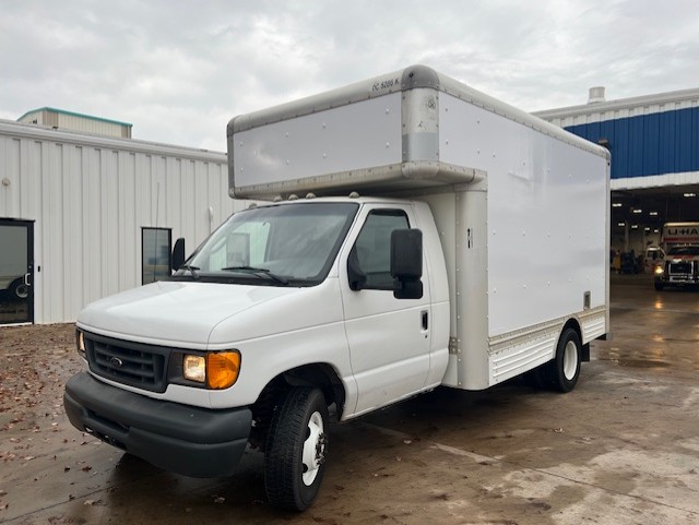 Used 2007 14 ' Box Truck for sale