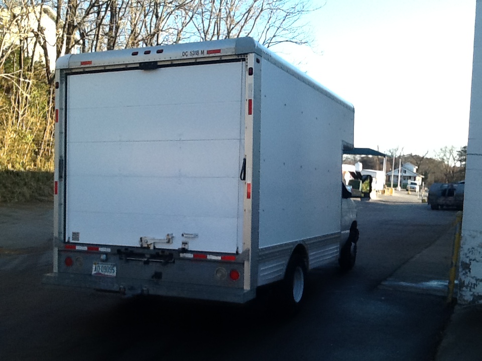 2006 14' Box Truck for Sale in Kansas City, KS 66102 UHaul