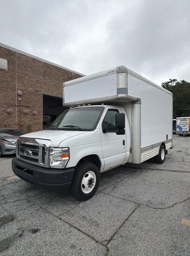 Camión con caja de 201214 ft usado a la venta