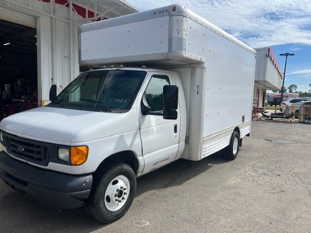 Used 2007 14 ' Box Truck for sale