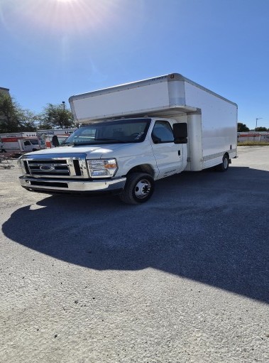Camión con caja de 201214 ft usado a la venta
