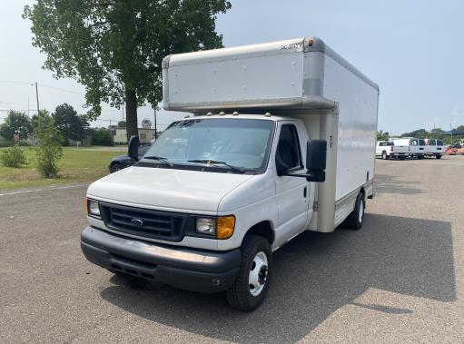 Used 2007 14 ' Box Truck for sale