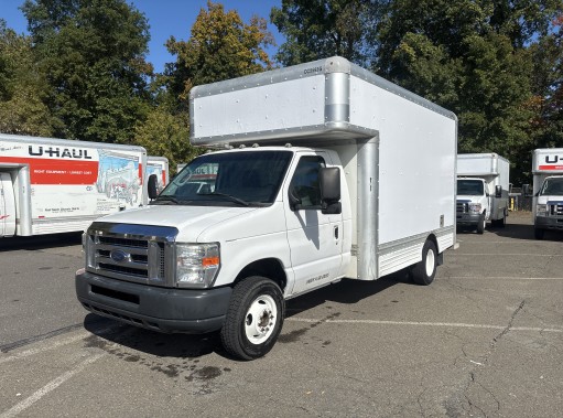 Camion usagé avec fourgon 2012 14&nbsp;pi à vendre