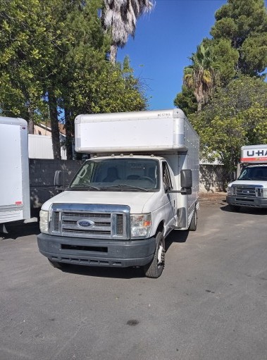 Camión con caja de 201214 ft usado a la venta