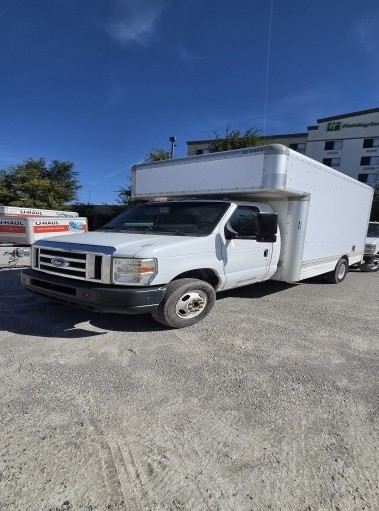 Camión con caja de 201214 ft usado a la venta