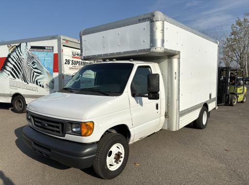 Camion usagé avec fourgon 2006 14 pi à vendre