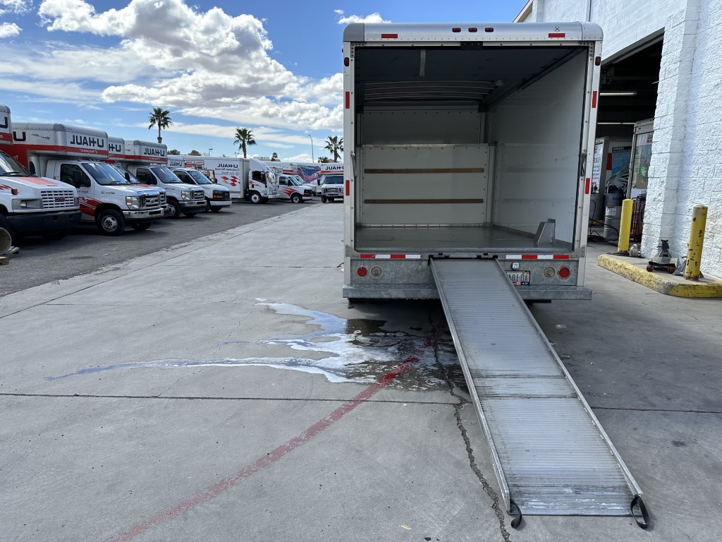 2006 14' Box Truck for Sale in North Las Vegas, NV 89030 UHaul Truck