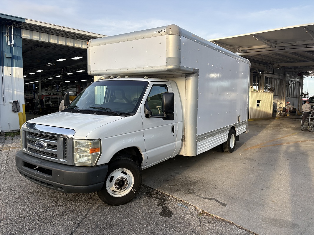 Used 2010 17 ' Box Truck for sale