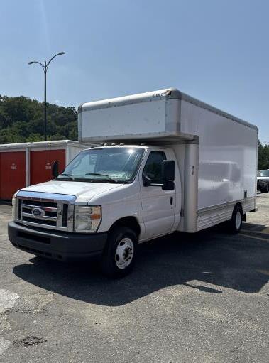 Used 2010 17 ' Box Truck for sale