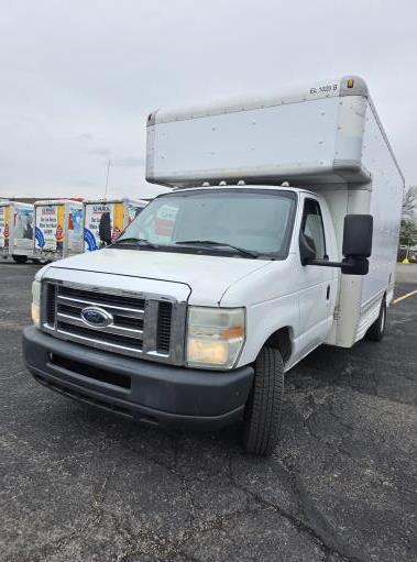 Camion usagé avec fourgon 2008 17 pi à vendre