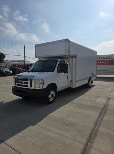 Used 2010 17 ' Box Truck for sale