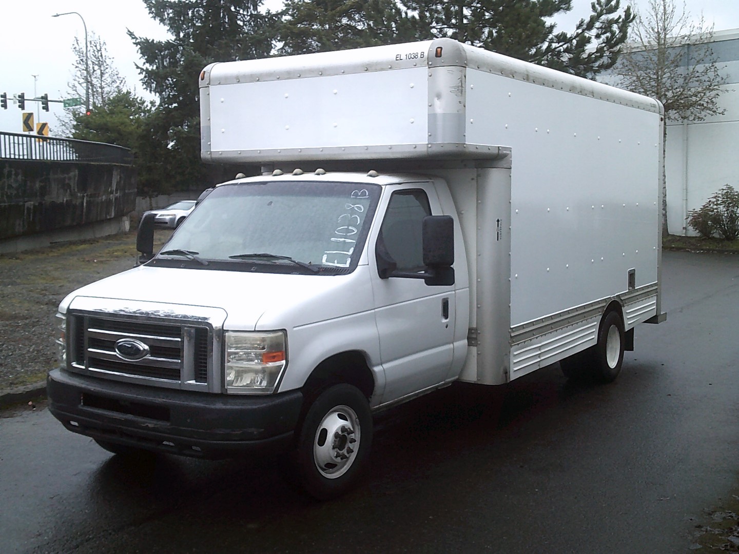 Camion usagé avec fourgon 2008 17 pi à vendre