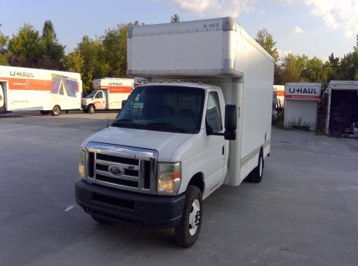 Camion usagé avec fourgon 2008 17 pi à vendre