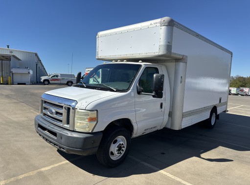 Camión con caja de 200817 ft usado a la venta