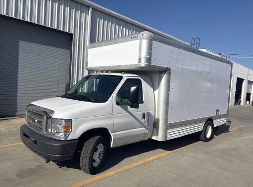 Used 2010 17 ' Box Truck for sale