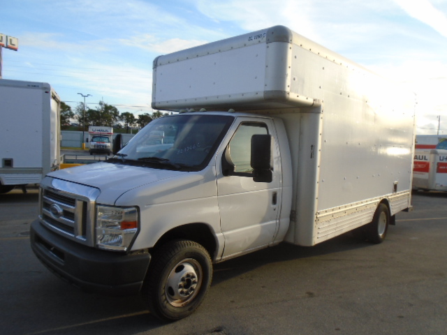 Camion usagé avec fourgon 2009 17 pi à vendre