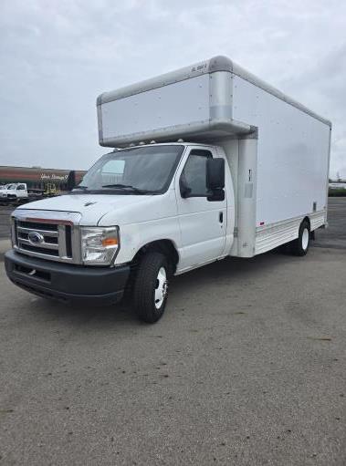 Used 2010 17 ' Box Truck for sale
