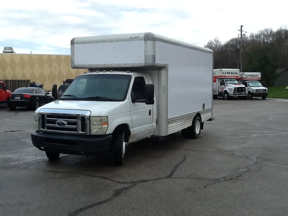 Camion usagé avec fourgon 2009 17 pi à vendre