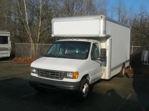 Camión con caja de 200717 ft usado a la venta