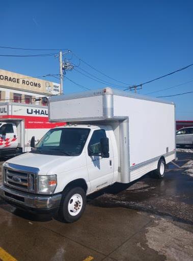 Camion usagé avec fourgon 2010 17 pi à vendre