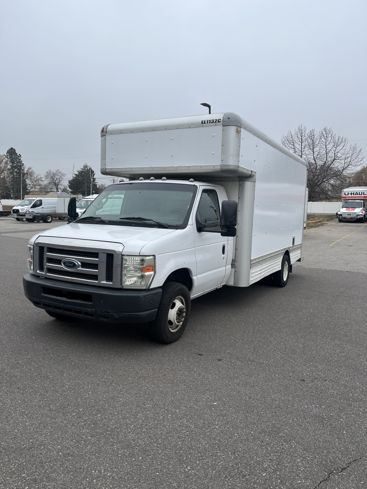 Camion usagé avec fourgon 2009 17 pi à vendre