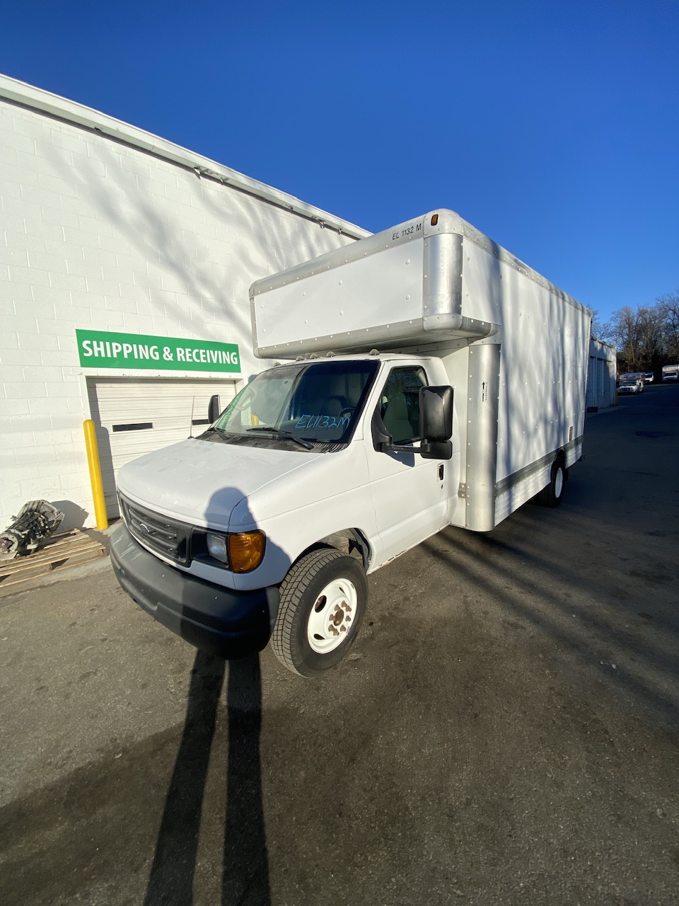 Camion usagé avec fourgon 2007 17 pi à vendre