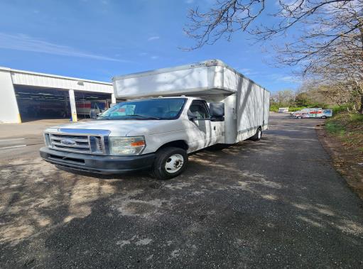 Camión con caja de 201017 ft usado a la venta