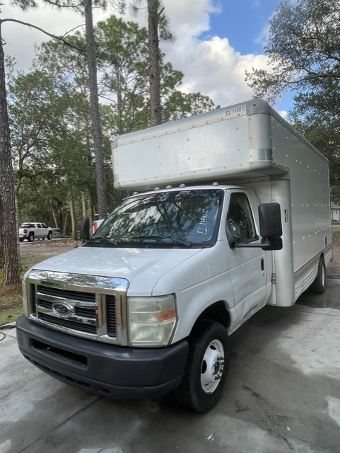 Camion usagé avec fourgon 2009 17 pi à vendre