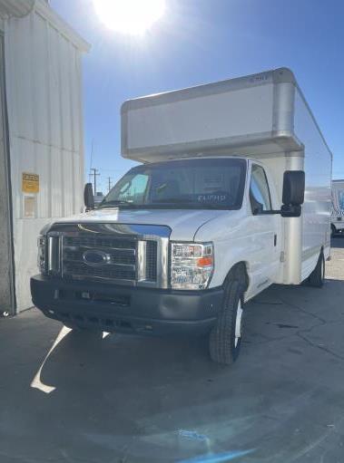 Camión con caja de 201017 ft usado a la venta