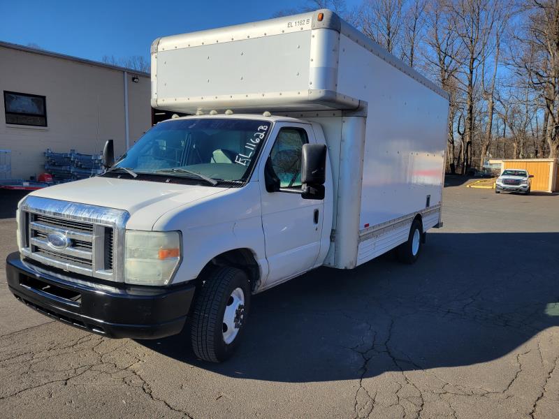 Camion usagé avec fourgon 2008 17 pi à vendre