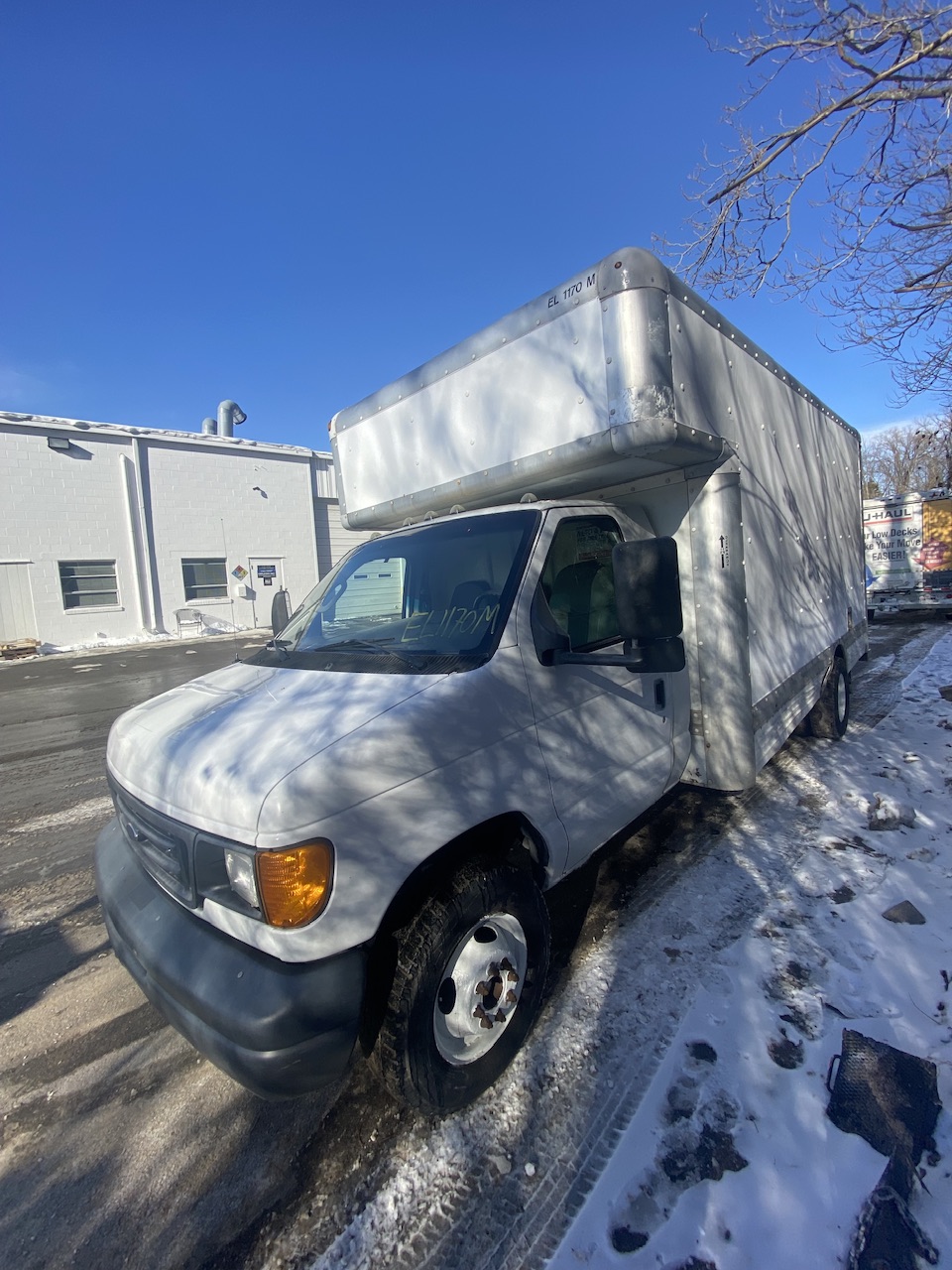 Camion usagé avec fourgon 2007 17 pi à vendre