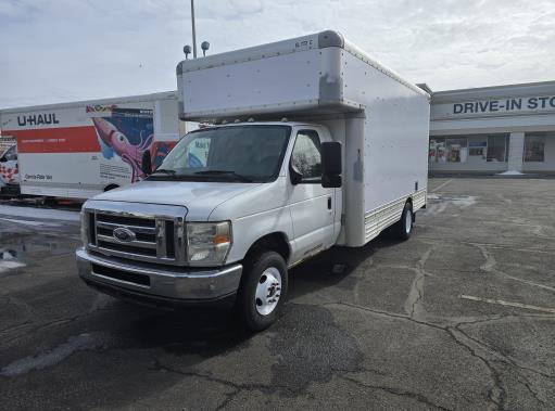 Camión con caja de 200917 ft usado a la venta