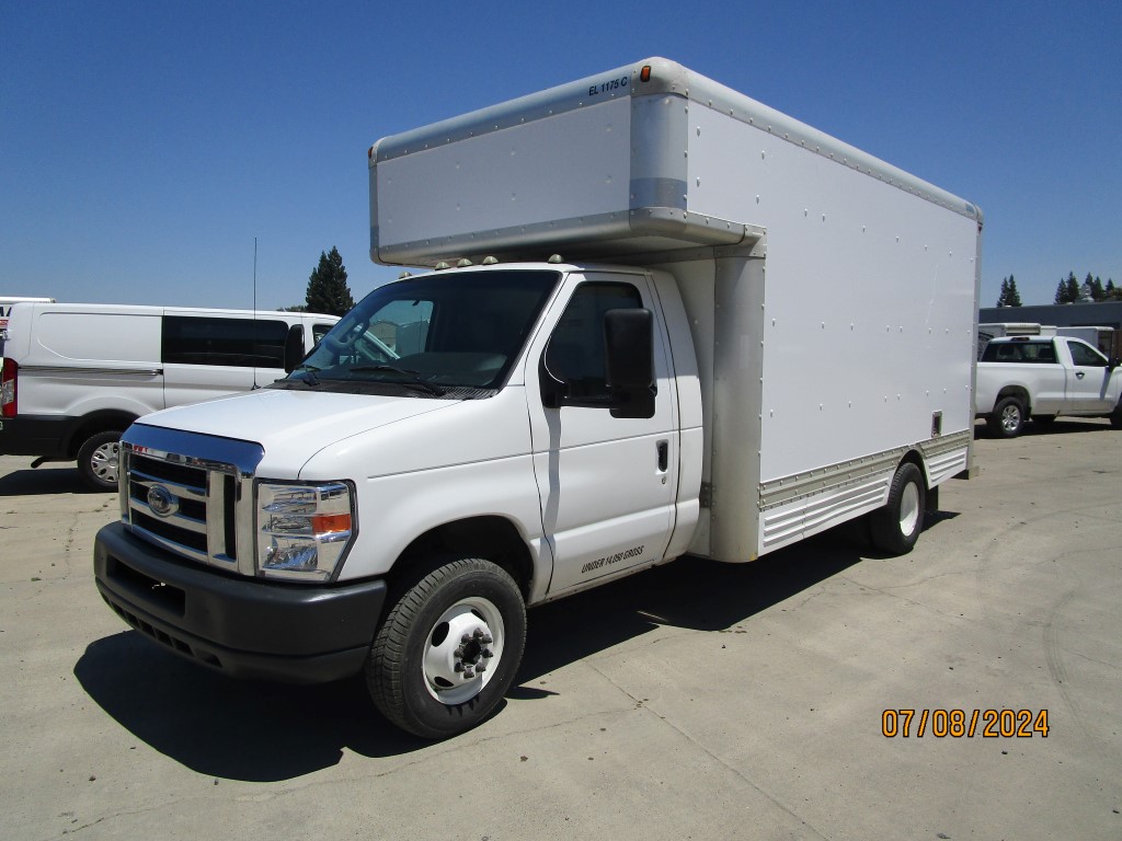 Camión con caja de 200917 ft usado a la venta