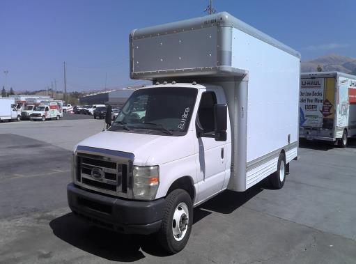 Camión con caja de 200817 ft usado a la venta