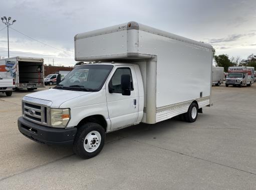 Camion usagé avec fourgon 2009 17 pi à vendre