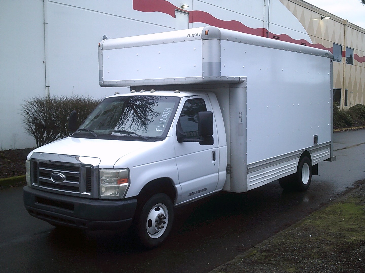 Camion usagé avec fourgon 2008 17 pi à vendre