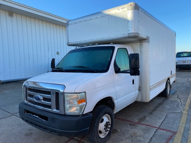 Camion usagé avec fourgon 2009 17 pi à vendre